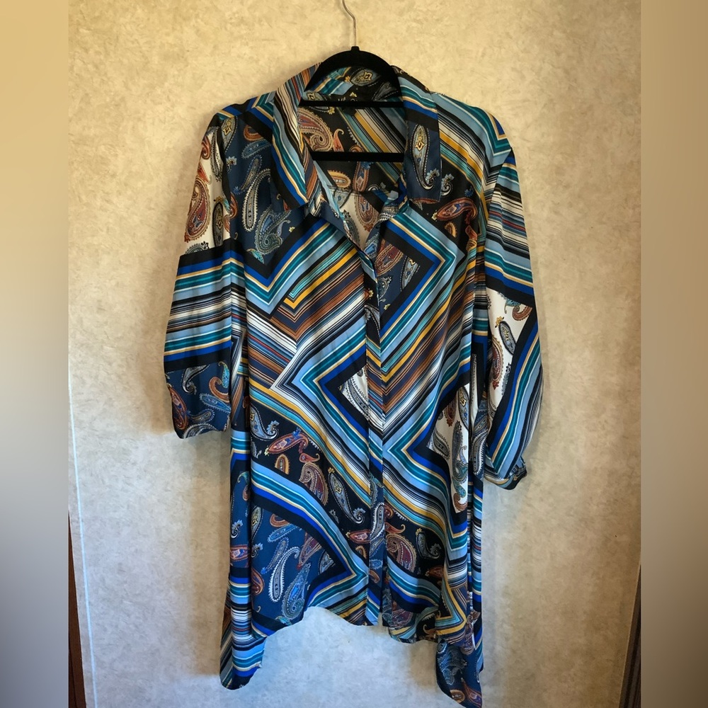 Aztec patterned button up. Lightweight. Western style. Funky.
